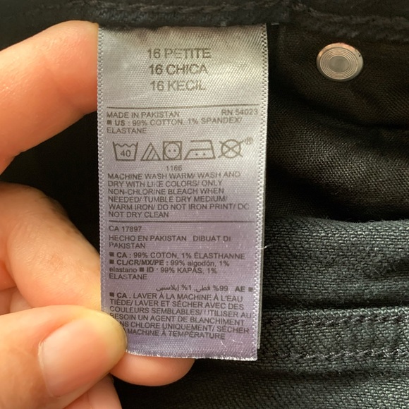 Curvy High Wasted Button-Fly O.G. Straight Cut-Off Jeans For Woman Size 16 NWT - Picture 13 of 13